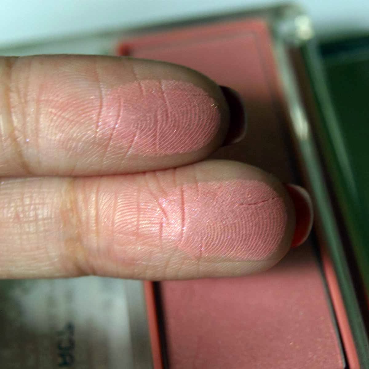 Swatch fard obraz clinique blushing powder