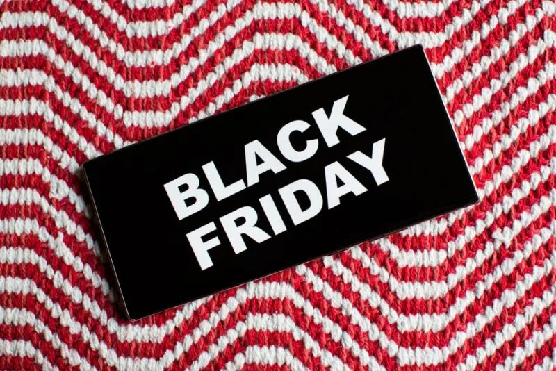 BLACK FRIDAY la Cosmetice : Unde putem gasi reduceri avantajoase in aceasta perioada