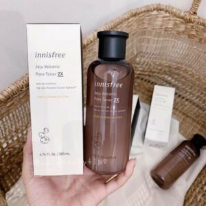 Toner pentru pori cu roca vulcanica de pe insula Jeju Innisfree