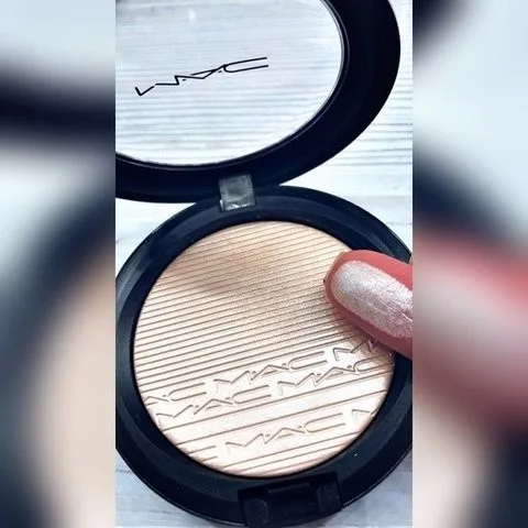 Pudra iluminatoare MAC Extra Dimension Skinfinish Lumiere Nuanta Double Gleam : Review & Pareri personale